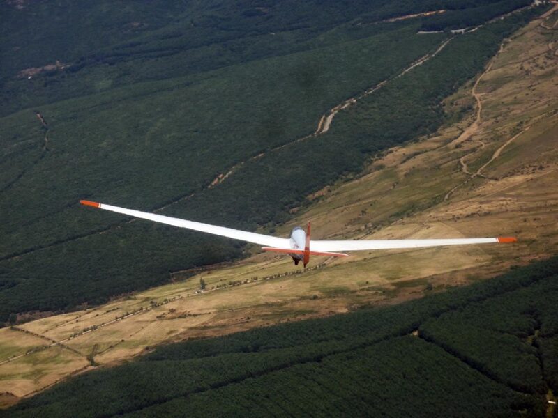 Vuelo sin motor sobre la sierra